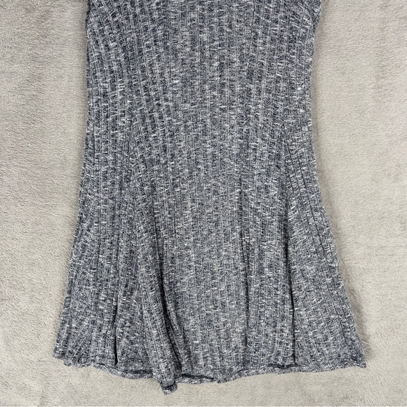 Dolan Anthropologie Gray Ribbed Knit V-Neck Short Sleeve Swing Dress Size Medium - Picture 3 of 13